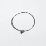 Brazalete rígido tipo esclava de plata 925 maciza, con un espesor de 2,5 mm.