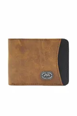 Billetera Ecko plegable de cuero sintético en color marrón con detalle lateral en tela negra y placa metálica frontal con el logo del rinoceronte.