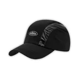 Gorra tipo deportiva de color negro con paneles laterales de textura brillante y logo bordado en el frente.
