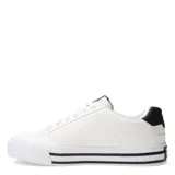 Championes urbanos Puma modelo Court Classic Vulc, color negro con detalles en blanco. Presentan un diseño de corte bajo con capellada de lona, cierre de cordones y suela vulcanizada con franja decorativa.