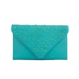 Sobre de mano tipo clutch color turquesa, con solapa triangular y diseño de flores troqueladas en la parte frontal.
