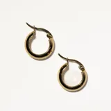 Aros tipo argolla dorados de acero enchapado.