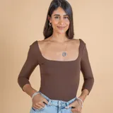Collar con dije compuesto por tres aros entrelazados de plata 925, con cadena de eslabones tipo veneciana.