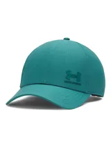 Gorra de béisbol Under Armour de perfil bajo, con panel frontal estructurado y visera precurvada. Confeccionada con tecnología ArmourVent para mayor transpirabilidad y banda interna Iso-Chill para disipar el calor. Presenta el logo de la marca en relieve en el frente y cierre posterior ajustable.