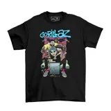 Remera negra de algodón con estampa frontal de la banda Gorillaz, presentando a los personajes principales en un diseño colorido y detallado.