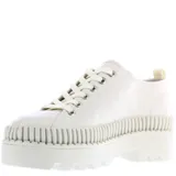 Championes de plataforma con capellada de cuero sintético negro, cordones en color crema y suela track de goma en tono crema.