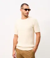Remera Marfinno de manga corta para hombre, confeccionada en algodón con textura geométrica de cuadraditos. Presenta escote redondo y terminaciones acanaladas en cuello y ruedo.