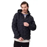 Campera Rusty modelo Araza, color negro, con diseño acolchado, capucha ajustable con cordones, cierre frontal y puños elásticos.