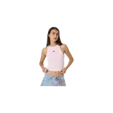 Musculosa de canalé color rosado pálido con cuello redondo y pequeño bordado rojo en el centro del pecho.