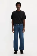 Jean Levi's 505 Regular Fit color azul, de tiro medio y corte recto.