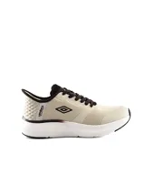 Championes deportivos Umbro modelo Flux, color beige con cordones y detalles en marrón oscuro, entresuela blanca y suela negra.