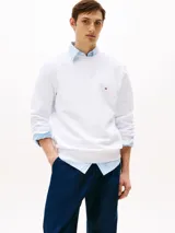 Buzo de cuello redondo Tommy Hilfiger, confeccionado en tejido de felpa suave, con logo de la marca bordado en el pecho y detalle de costura triangular en el cuello.