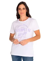 Remera blanca de manga corta de Caterpillar, con cuello redondo y gráfico estampado en el pecho en tono lila con la inscripción "Limited Edition Caterpillar A Tractor Co.".