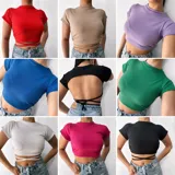 Remera corta de morley con mangas cortas y tiras para atar en la cintura.