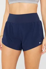 Short deportivo de tiro alto color azul marino, con diseño de corte curvo en los laterales y logo reflectante en la parte inferior. Cuenta con cintura elástica ancha y calza interior incorporada.