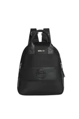 Mochila Oreiro de diseño urbano en color beige con detalles en marrón oscuro, manija superior y correas ajustables estampadas.