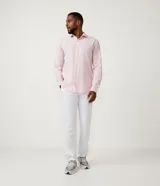 Camisa de manga larga Marfinno con cuello camisero y cierre frontal de botones. Confeccionada en tejido plano de lino y algodón.