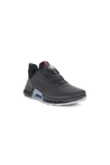 Championes de golf Ecco Biom C4, color negro, con sistema de ajuste BOA y suela con tecnología de tracción progresiva. Presenta detalles en gris claro y azul en la entresuela.