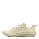 Championes Under Armour Charged Verssert 2 color beige con suela marrón.