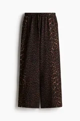 Pantalón de punto de corte holgado con piernas amplias y tiro alto, cintura elástica con cordón de ajuste y estampado animal print de leopardo.