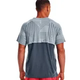 Remera de running Under Armour para hombre, color negro con diseño geométrico en relieve y logo de la marca en el pecho.