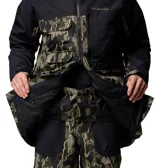 Campera de esquí Columbia Coreshot Printed Jkt, impermeable y transpirable con tecnología Omni-Tech. Diseño combinado en negro en la parte superior y estampado camuflado en tonos verdes en la parte inferior, con múltiples bolsillos con solapa y capucha ajustable compatible con casco.