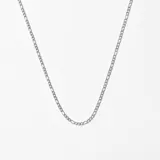 Cadena plateada de acero con eslabones tipo fígaro.