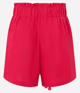 Short de tiro alto confeccionado en mezcla de viscosa y lino, con corte holgado. Presenta cintura elástica, trabillas y un cinturón incorporado con hebilla metálica doble. Incluye bolsillos laterales.