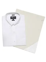 Camisa de vestir manga larga marca RKF, color blanco, con cuello abotonado (button-down) y bolsillo frontal con logo bordado al tono. Confeccionada en popelina con tecnología antiarrugas y repelente a líquidos.