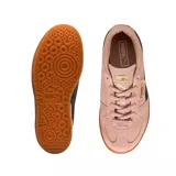 Championes Puma modelo Palermo Elevata, de color negro con detalles en blanco y suela de plataforma color caramelo. Confeccionados en gamuza con el logo de la marca en dorado.