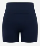 Bermuda deportiva tipo biker de tiro alto, confeccionada en poliamida seamless con textura acanalada en los laterales. Presenta un diseño ajustado al cuerpo, ideal para actividades físicas.