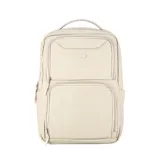 Mochila de formato cuadrado, color azul marino, con múltiples compartimentos frontales con cierre. Posee un asa superior para llevarla de mano.