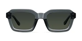 Lentes de sol cuadrados con armazón gris oscuro y lentes polarizados de color verde oscuro.