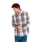 Camisa de manga larga con estampado a cuadros en tonos beige y gris, cuenta con cuello clásico, cierre frontal de botones y un bolsillo en el pecho con etiqueta de la marca.