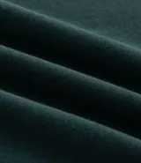 Remera masculina blanca de corte relajado, cuello redondo y manga corta. Confeccionada en malla de algodón 100% sostenible.