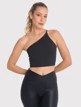 Crop top deportivo de un solo hombro con tirante fino, confeccionado en tejido elástico con sujetador integrado y almohadillas removibles.