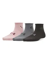 Pack de tres pares de medias Under Armour Essential para mujer, de corte tobillero, color negro con logo gris.