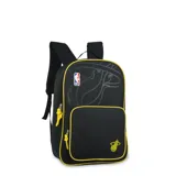 Mochila negra con detalles en amarillo y logo del equipo de baloncesto Miami Heat.