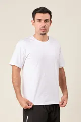 Remera marrón de corte holgado con estampado de un ave y texto en la espalda.