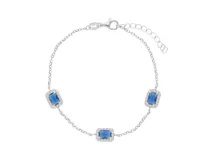 Pulsera de plata 925 con tres circonias cuadradas de color azul y cierre de mosquetón.