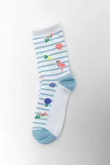 Pack de dos pares de medias crew con diseño de rayas y detalles estampados de flamencos y flores.
