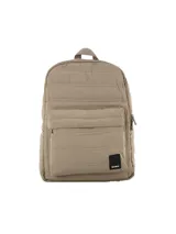 Mochila acolchada de diseño quilting, con compartimento principal con cierre, bolsillo frontal con cierre y aplique con logo de la marca.