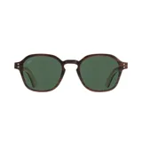 Lentes de sol con montura octogonal de madera color marrón oscuro y lentes verdes. Patillas de madera clara con el logo de la marca.