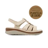 Sandalia casual Korium Confort modelo Halsey, de color beige con plataforma baja, tiras frontales cruzadas y cierre de velcro ajustable.