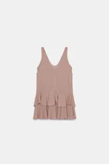 Vestido corto de tirantes anchos y escote redondo, con diseño de doble volante en el bajo.