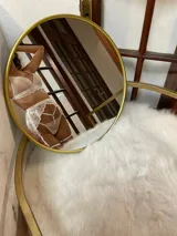 Portaligas blanco de microtul y encaje, con ligas ajustables.