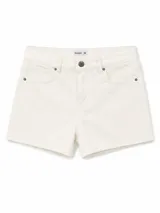 Short de denim color blanco, de tiro medio, con bolsillos clásicos y cierre frontal con botón y cremallera.