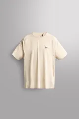 Remera de entrenamiento Zara Athleticz color beige, de tejido técnico ligero y elástico con estructura. Cuenta con cuello redondo, manga corta, costuras planas y un pequeño gráfico estampado a contraste en el delantero.
