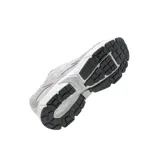Championes deportivos Joma modelo T50 Lady, con diseño retro inspirado en los años 90. Confeccionados en malla transpirable con refuerzos sintéticos, cuentan con entresuela de Phylon para amortiguación y suela de goma resistente al desgaste.