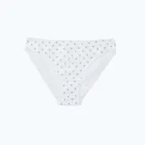 Pack de cinco braguitas de algodón, que incluye dos braguitas negras lisas, dos blancas lisas (una con estampado de lunares pequeños) y una braguita con estampado floral en blanco y negro. Todas tienen detalles de encaje en los bordes.